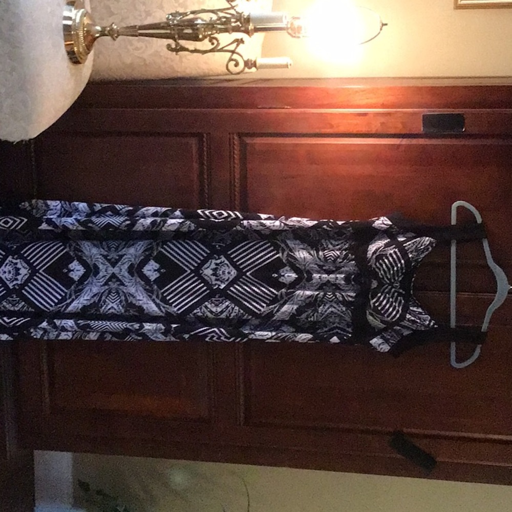 Maxi dress, soft cups, unlined, size M, black and white print